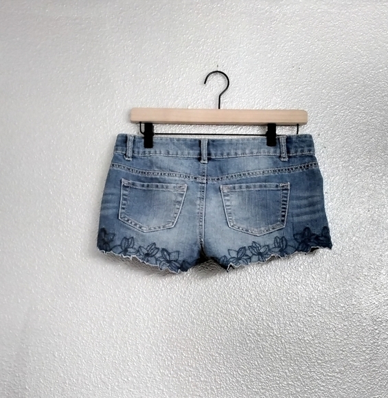 SO Teen Cut Offs Size 7 - Picture 2 of 3